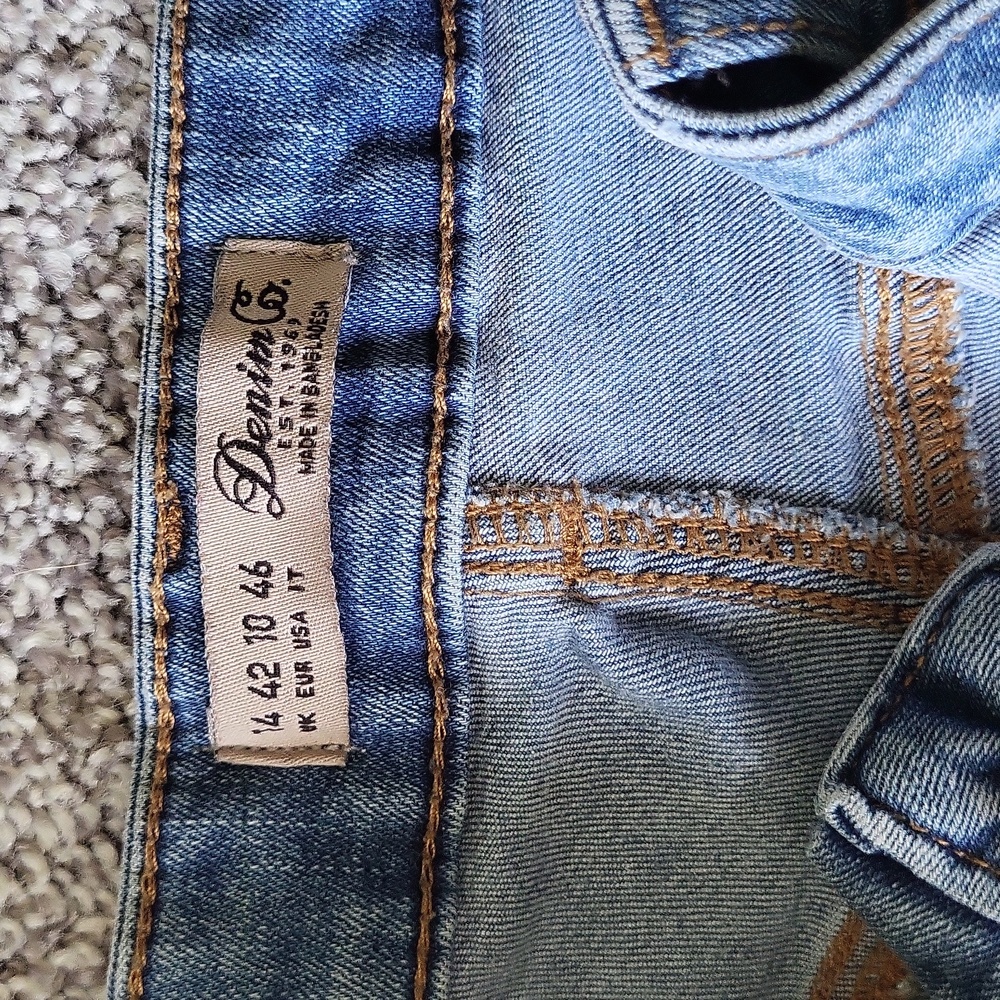 Jeans - Picture 2 of 4